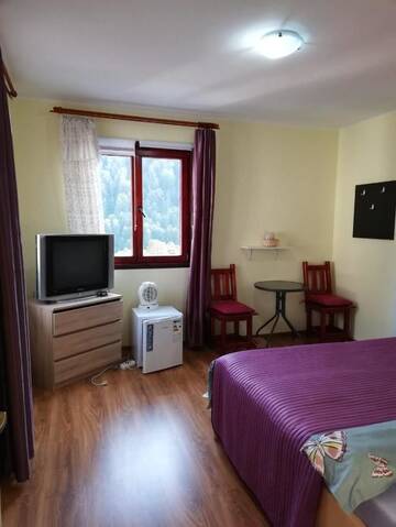 Фото номера Cемейный номер с собственной ванной комнатой Проживание в семье Casa Royce г. Азуга 2