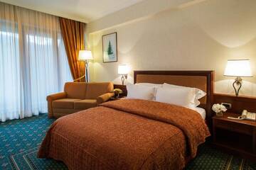 Фото номера Семейный номер Отель Lux Garden Hotel г. Азуга 3