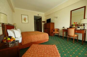 Фото номера Семейный номер Отель Lux Garden Hotel г. Азуга 5