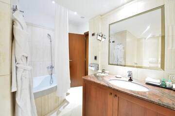Фото номера Люкс Отель Lux Garden Hotel г. Азуга 7